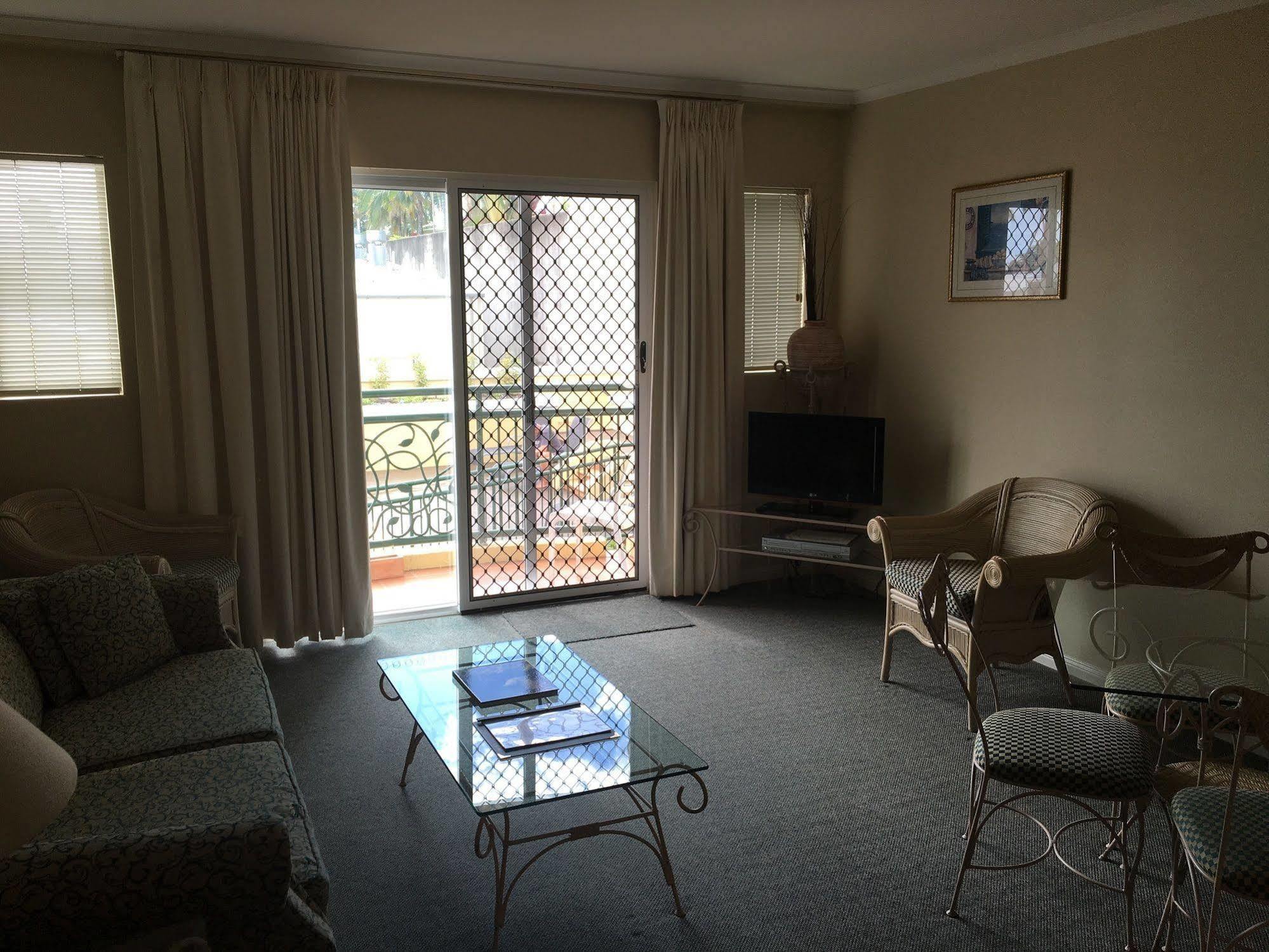 Il Palazzo Holiday Apartments Кернс Екстериор снимка