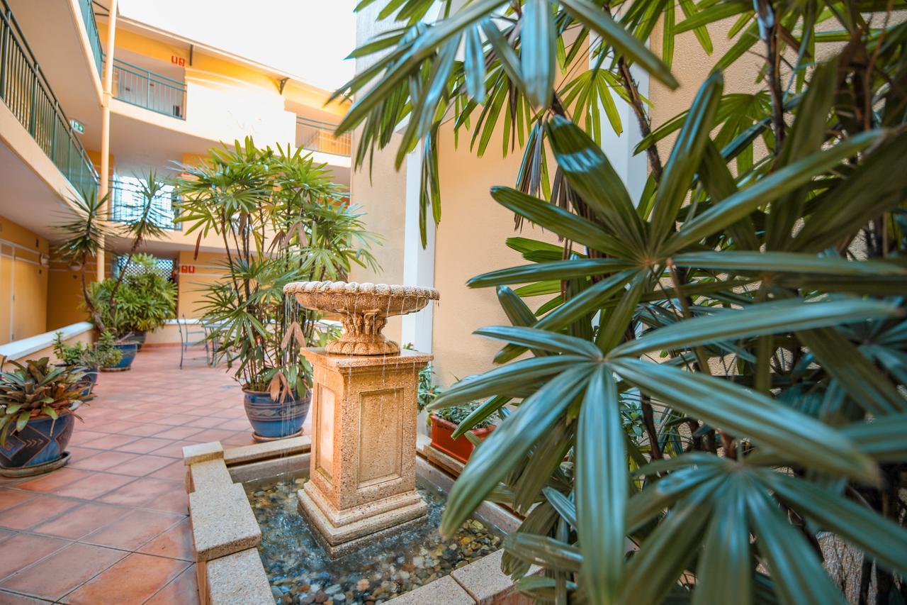 Il Palazzo Holiday Apartments Кернс Екстериор снимка